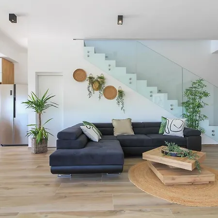Villa New Modern Luxury Near The With Sea View, Pool, Sauna , Bbq And Playground By Wiibuk Pomer