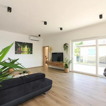 Villa New Modern Luxury Near The With Sea View, Pool, Sauna , Bbq And Playground By Wiibuk Pomer