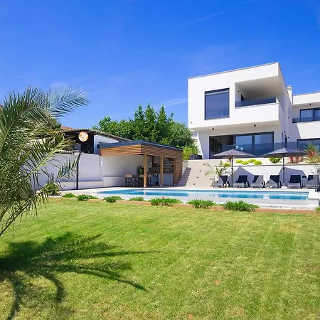 New Modern Luxury Near The With Sea View, Pool, Sauna , Bbq And Playground By Wiibuk Villa Pomer